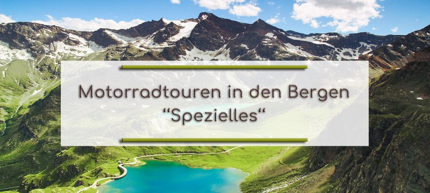 Im Hintergrund sind schneebedeckte Berge und einen Bergsee zu sehen. Am See schlaengelt sich eine Strasse in Richtung Berge. Im Textfeld steht geschrieben: Motorradtouren in den Bergen "Spezielles". Gemeint ist, dass es, auf Motorradtouren in den Bergen auf einiges zu achten gilt.