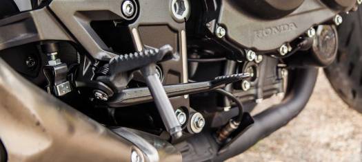 Motorrad Fusshebel einstellen