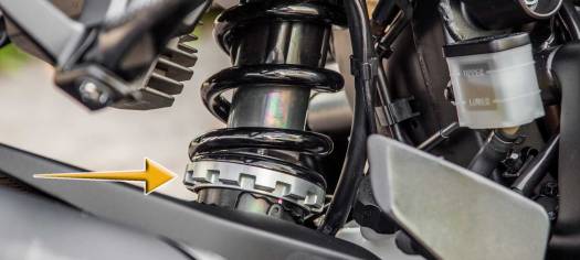 Motorrad Federbein Federvorspannung einstellen